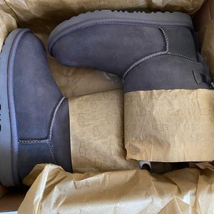 Girls Size 3 Ugg Bailey Bow Boots- Grey